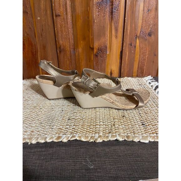 Sunjuns by Bass metallic gold wedge sandals size 6.5 - Picture 4 of 8